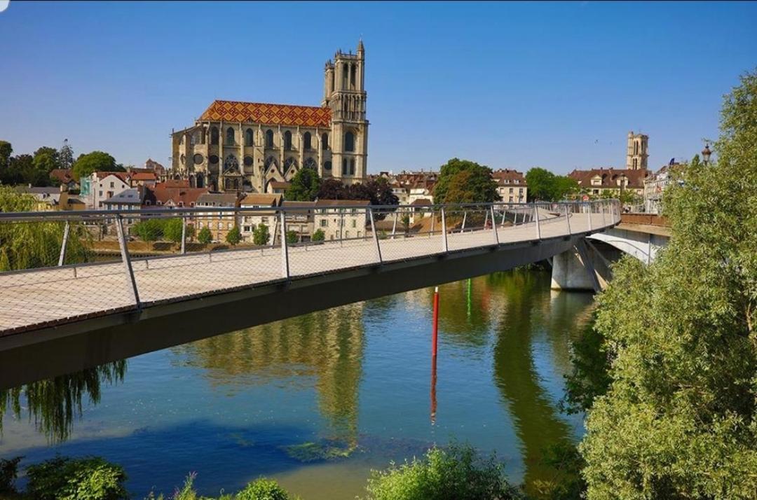 Verdun Mantes-la-Jolie Extérieur photo